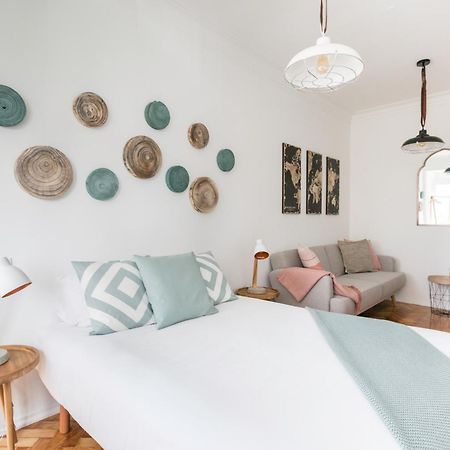 Stroll To Coffee Shops Near A Renovated Hillside Apartment In Graca Lisbona Esterno foto