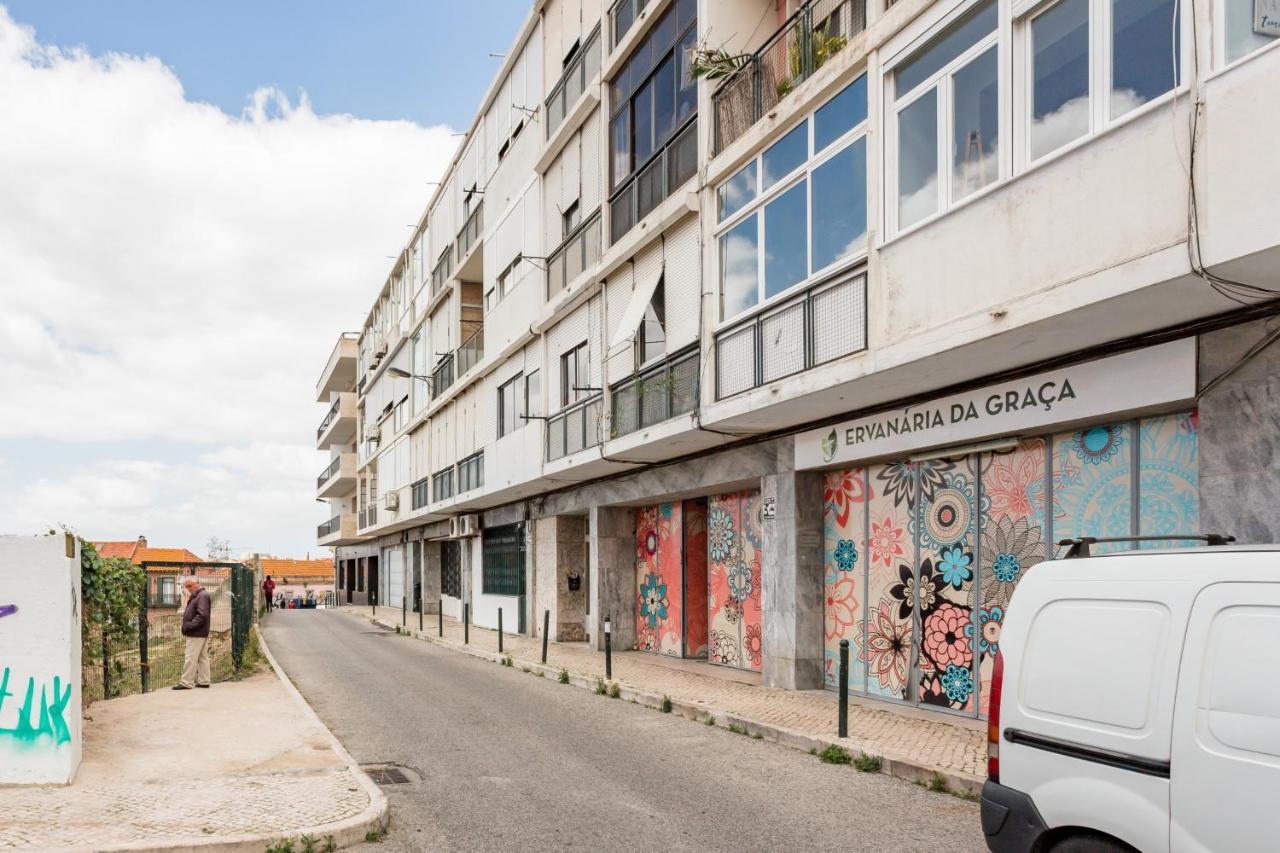 Stroll To Coffee Shops Near A Renovated Hillside Apartment In Graca Lisbona Esterno foto
