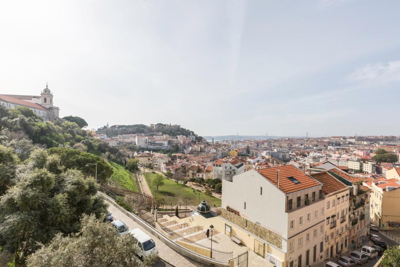 Stroll To Coffee Shops Near A Renovated Hillside Apartment In Graca Lisbona Esterno foto