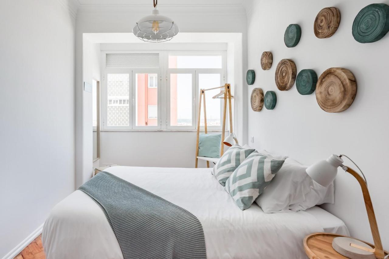 Stroll To Coffee Shops Near A Renovated Hillside Apartment In Graca Lisbona Esterno foto