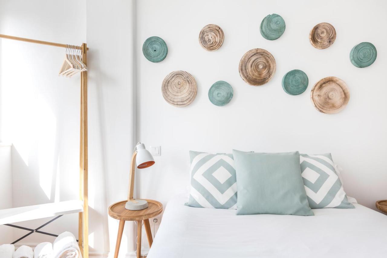 Stroll To Coffee Shops Near A Renovated Hillside Apartment In Graca Lisbona Esterno foto